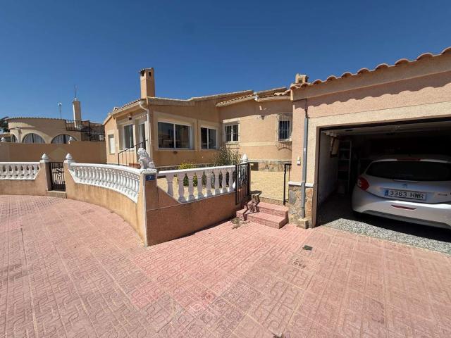 Chalet en venta en Orihuela, La Florida. Chalets.