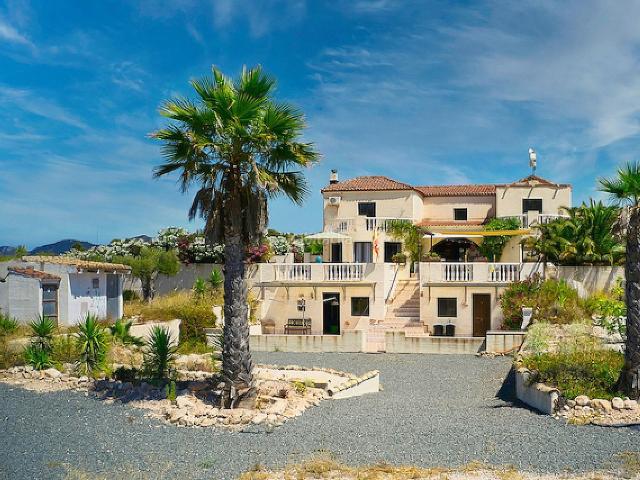 Chalet en venta en Orihuela, La Murada Los Vicentes. Impresionante villa de 7 dormitorios con piscina en Barbarroja. Chalets.