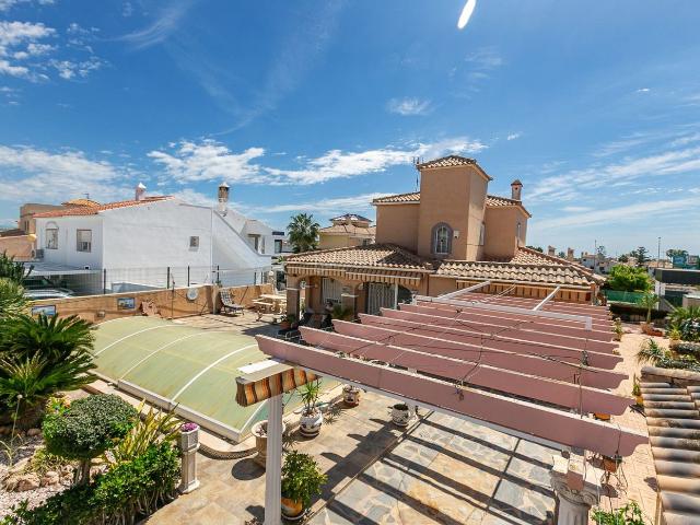 Chalet en venta en Orihuela, La Regia. CHALET DE 4 DORMITORIOS Y 2 BAÑOS EN LA ZENIA ORIHUELA COSTA. Chalets.