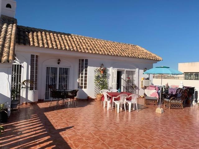 Chalet en venta en Orihuela, La Regia. Restaurante y Chalet independiente en La Zenia, Orihuela Costa. Chalets.