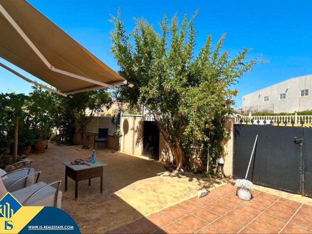 Chalet en venta en Orihuela, La Regia. Villa con piscina privada, en la provincia de Alicante, en la ciudad de Orihuela Costa. 3 habitaciones 119 m² 1 kilómetro del. Chalets.