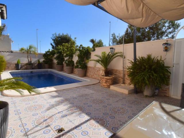 Chalet en venta en Orihuela, La Zenia