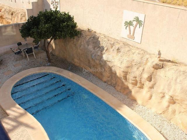 Chalet en venta en Orihuela, La Zenia. Exclusividad, espacio y vida al sol tu villa de ensueño en Orihuela Costa. Chalets.