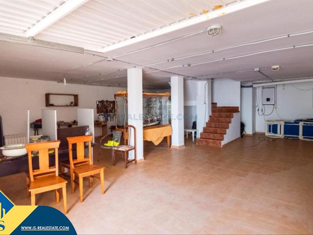 Chalet en venta en Orihuela, La Zenia. Villa con piscina privada en Orihuela Costa, provincia de Alicante. 4 habitaciones 195 m² 500 metros al mar. Chalets.