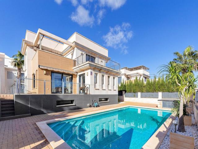 Chalet en venta en Orihuela, La Zenia. Villa de lujo en zona popular!. Chalets.