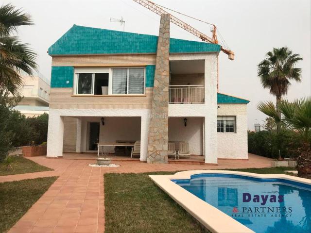 Chalet en venta en Orihuela, La Zenia. Villa en venta en La Zenia, 7 dormitorios. Chalets.