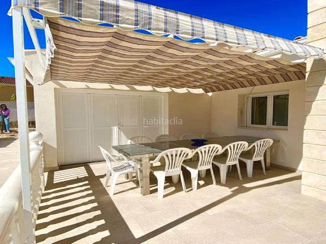 Chalet en venta en Orihuela, La Zenia. Villa independiente con licencia turística y apartamento privado en La Zenia, Costa Blanca. Chalets.
