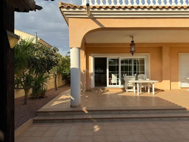 Chalet en venta en Orihuela, La Zenia. Villa lujosa en una zona previligiada en Orihuela Costa!. Chalets.