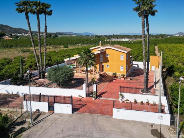 Chalet en venta en Orihuela, Molins Campanete San Bartolomé. Magnífico Chalet en Orihuela Listo para Entrar a Vivir. Chalets.