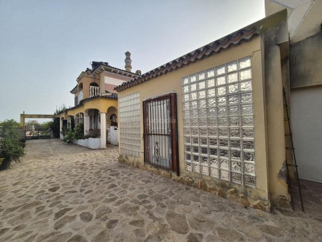 Chalet en venta en Orihuela, Molins Campanete San Bartolomé. iexclVILLA EN VENTA EN ORIHUELA!Te presentamos esta magniacutefica villa en Orihuela, ideal para quienes buscan amplitud, comodida.