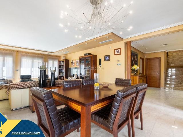 Chalet en venta en Orihuela, Montepinar La Aparecida Raiguero. Villa con piscina privada, en la provincia de Alicante, en Orihuela Costa. 4 dormitorios 620 m² A 30 km del mar. Chalets.