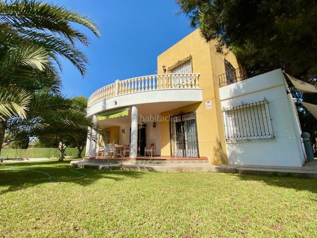 Chalet en venta en Orihuela, Punta Prima. Casa en Punta Prima. Chalets.