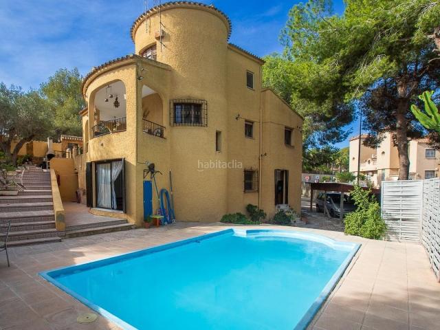 Chalet en venta en Orihuela, Villamartín Las Filipinas. Villa Independiente Con Piscina Privada En Las Filipinas, Villamartin. Chalets.