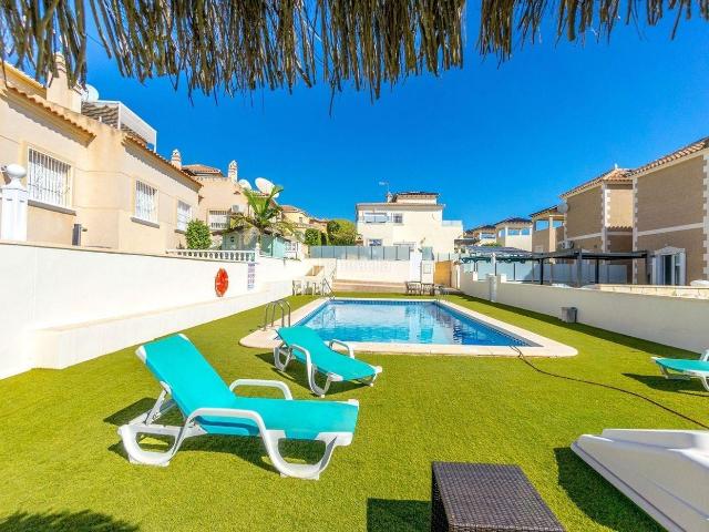 Chalet en venta en Orihuela, Villamartín Las Filipinas. CHALET DE 3 DORMITORIOS CON PISCINA COMUNITARIA. Chalets.