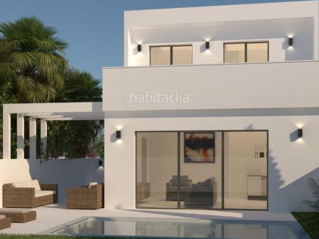 Chalet en venta en Orihuela, Villamartín Las Filipinas. Chalets.