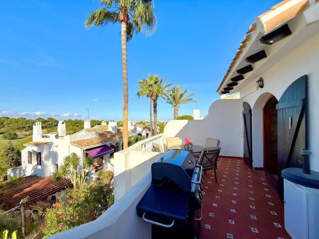 Chalet en venta en Orihuela, Villamartín Las Filipinas.. Chalets.