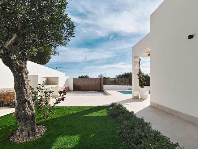 Chalet en venta en Orihuela, Villamartín Las Filipinas. Chalets.
