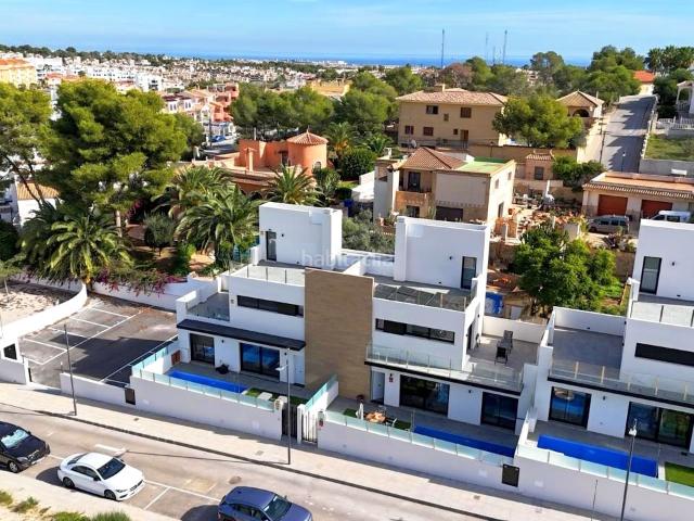 Chalet en venta en Orihuela, Villamartín Las Filipinas.. Chalets.