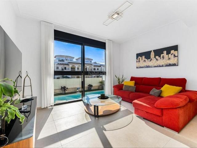 Chalet en venta en Orihuela, Zeniamar Horizonte La Campana. Espectacular villa independiente en esquina con piscina en Orihuela Costa 294MV Marco Villas inmobiliaria en Guardamar del Segur.