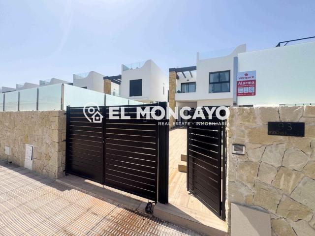 Chalet en venta en Orihuela, Zeniamar Horizonte La Campana. Maravilloso chalet independiente con piscina privada a 800m de las playas de Punta Prima, Orihuela Costa, Alicante. Chalets.