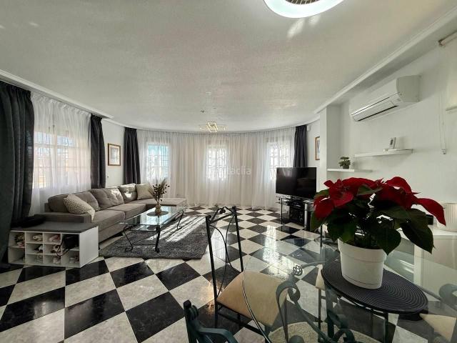 Chalet en venta en Orihuela, Zeniamar Horizonte La Campana. PRECIOSA VILLA EN PLAYA FLAMENCA CON 191M2 DE CASA. 4 DORM. 3 BAÑOS. CON GARAJE Y PISCINA COMUNITARIA. Chalets.