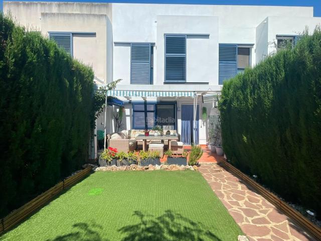 Chalet en venta en Oropesa del Mar, El Balcó Jaume I. ADOSADO CON JARDÍN, SOLÁRIUM, PISCINA Y 2 PLAZAS DE GARAJE EN OROPESA DEL MAR. Chalets Oropesa del.