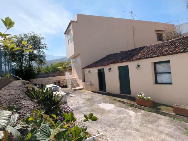 Chalet en venta en Orotava La, Centro. Casa terrera independiente de 171 m2 en parcela de 330 m2 con vistas al mar Para rehabilitar. Chalets Orotava.