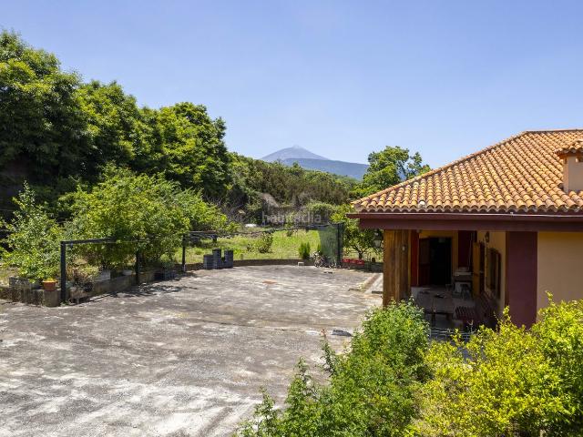 Chalet en venta en Orotava La, El Bebedero Pinolere Aguamansa. Finca con vista al océano. Chalets Orotava.