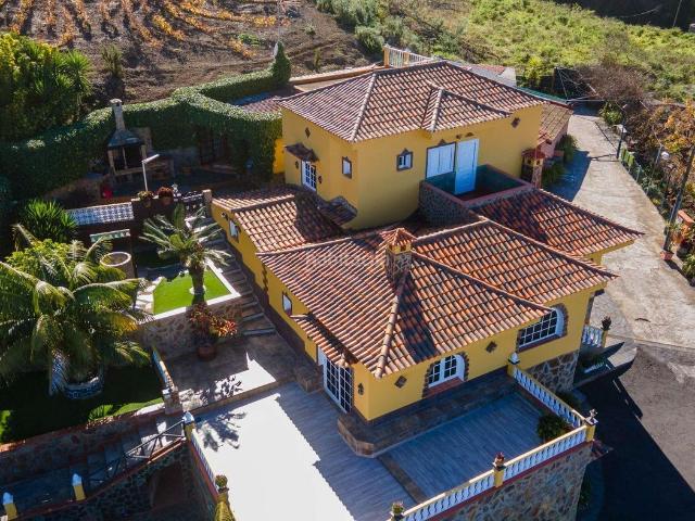 Chalet en venta en Orotava La, La Perdoma San Antonio Benijos. Finca exclusiva con vistas panorámicas al valle de La Orotava y al Puerto de la Cruz, Tenerife Norte. Chalets Orotava.