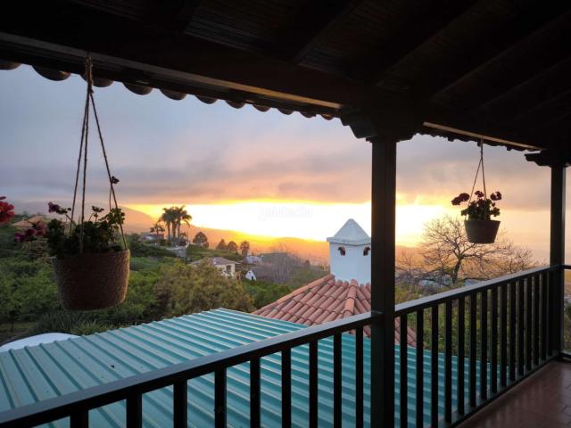 Chalet en venta en Orotava La, Las Cuevas Los Gómez. Unique Finca with Sea Views and Large Plot in La Orotava Live & Invest in the Green North of Tenerife. Chalets Orotava.