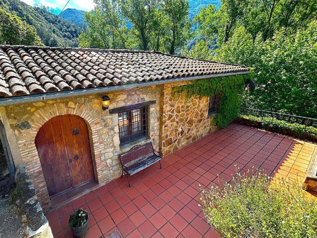Chalet en venta en Osor, de 400 m² 3 habitaciones por 310.000