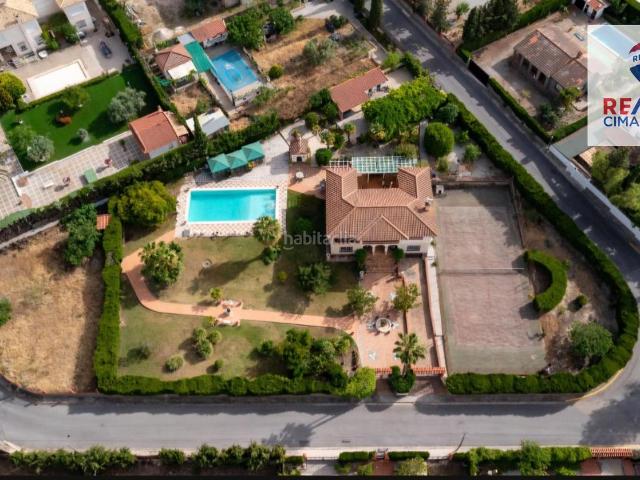 Chalet en venta en Villa de Otura. CHALET EXCLUSIVO EN OTURA URBANIZACION LOS ALIJARES CON PARCELA DE 3.748 M2. Chalets Villa de.