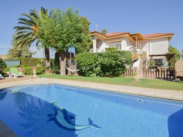 Chalet en venta en Villa de Otura. Chalets Villa de.