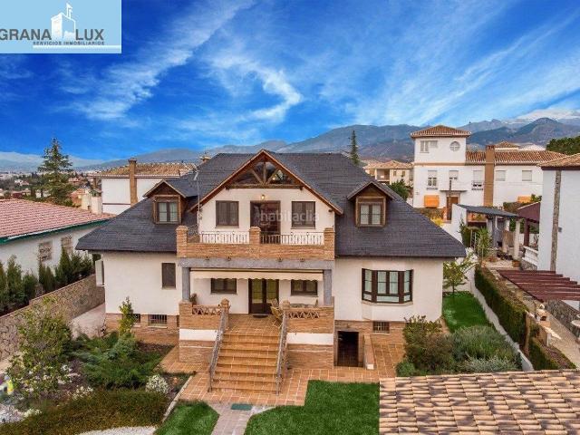 Chalet en venta en Otura. Impresionante Chalet de estilo Nórdico. Chalets.