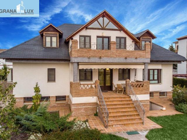 Chalet en venta en Villa de Otura. Impresionante Chalet de estilo Nórdico. Chalets Villa de.