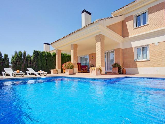 Chalet en venta en Villa de Otura. LA VIVIENDA DE TUS SUEÑOS EN SANTA CLARA GOLF!. Chalets Villa de.