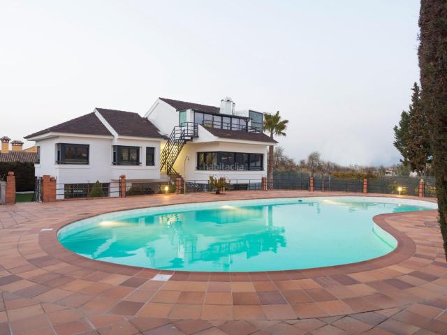 Chalet en venta en Villa de Otura. Villa en Otura con 2500 m2 de Parcela y vistas a Sierra Nevada. Chalets Villa de.