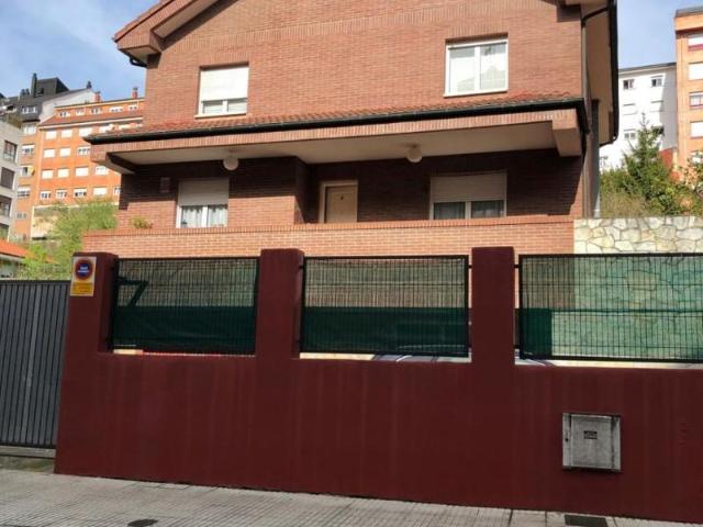 Chalet en venta en Oviedo, Oviedo