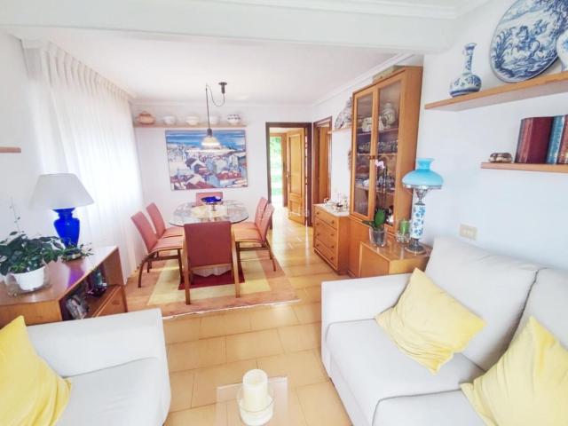 Chalet en venta en Oviedo, Colloto. Chalet con vistas espectaculares de Oviedo y terrenos edificables en Colloto. Chalets.