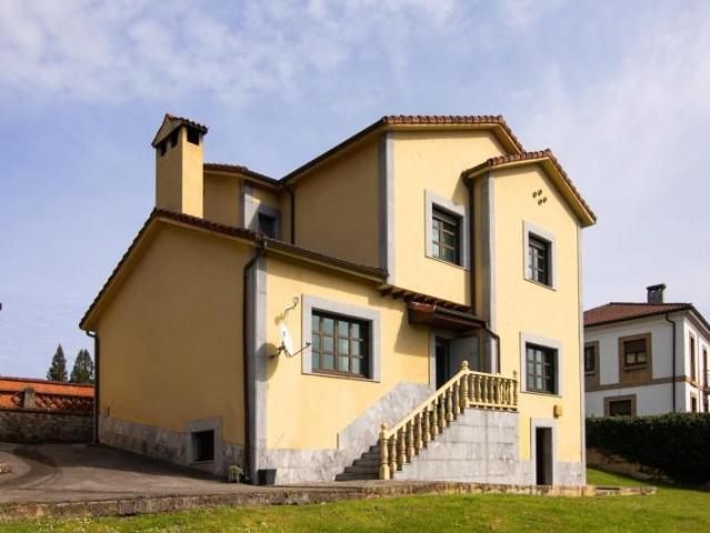 Chalet en venta en Oviedo, Latores