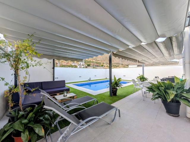 Chalet en venta en Loja. Chalet en venta en Urbanización Las Peñas y Viso, 5 dormitorios. Chalets.