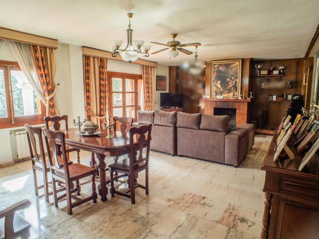 Chalet en venta en Loja. Chalet en venta en Venta Santa Bárbara, 9 dormitorios. Chalets.