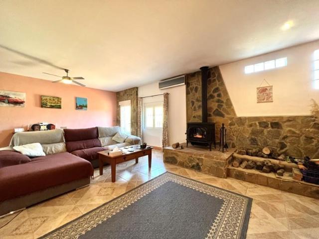 Chalet en venta en L'Olleria, A las afueras