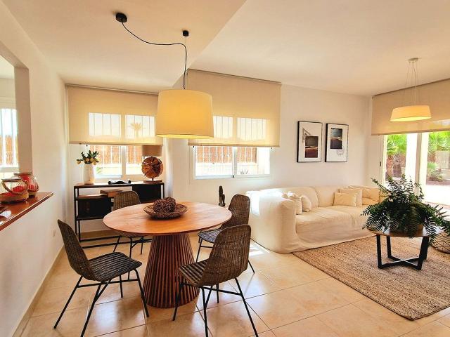 Chalet en venta en Lorca, Purias. Villa de 3 dormitorios en venta en Lorca, con jardín. Chalets.
