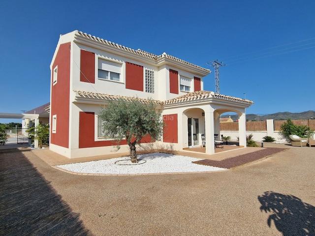 Chalet en venta en Lorca, Purias. Villa de 4 dormitorios en venta en Lorca, con jardín. Chalets.