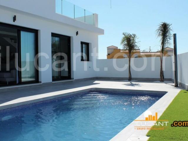 Chalet en venta en Los Montesinos, La herrada