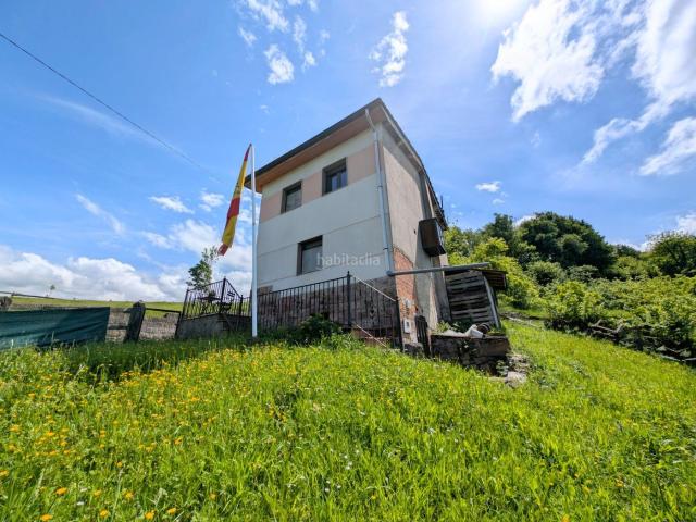 Chalet en venta en Laviana. CASA EN LA MONTAÑA CON JARDÍN Y GARAJE. ZONA LAVIANA. Chalets.