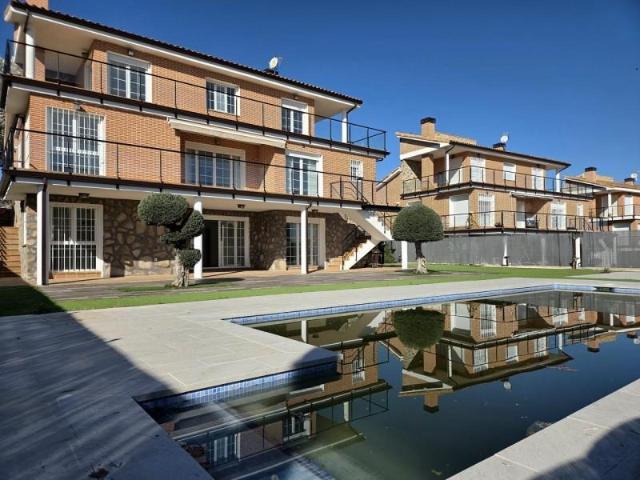 Chalet en venta en Layos, Calle de la Avutarda, 45123