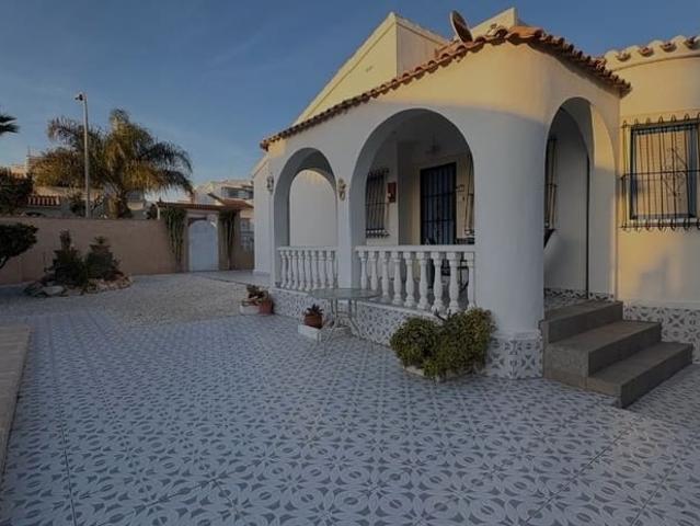 Chalet en venta en La Florida, Alicante Costa Blanca