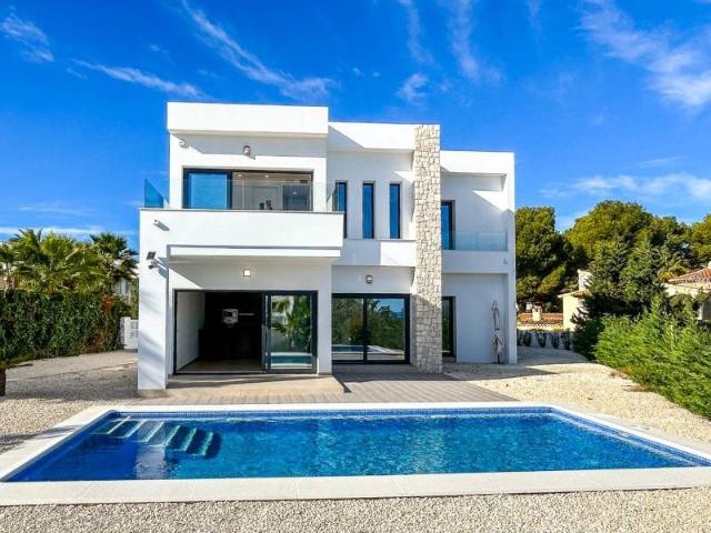 Chalet en venta en La Fustera Chalet moderno orientado al su. 202m² Benissa